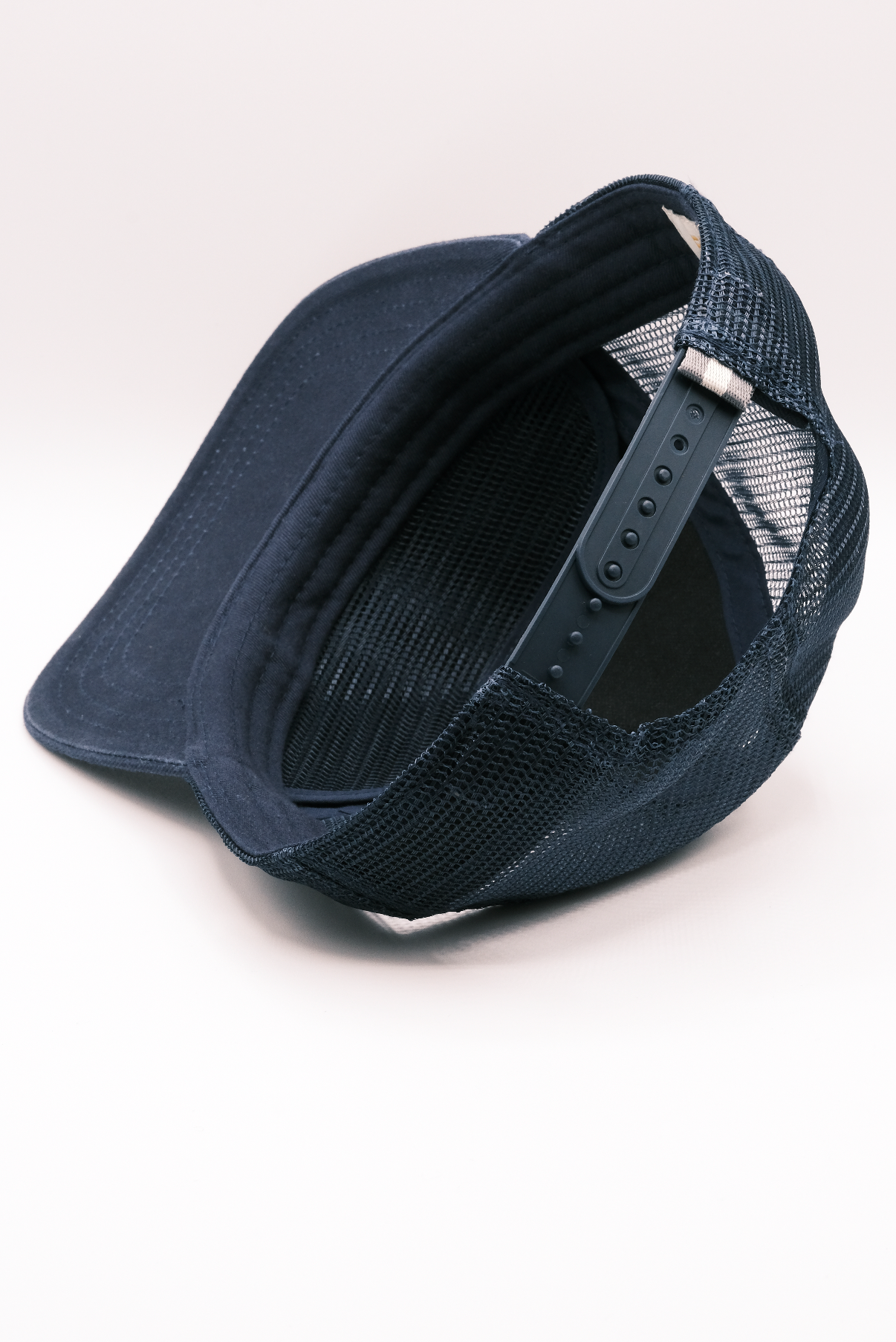 Signet Trucker